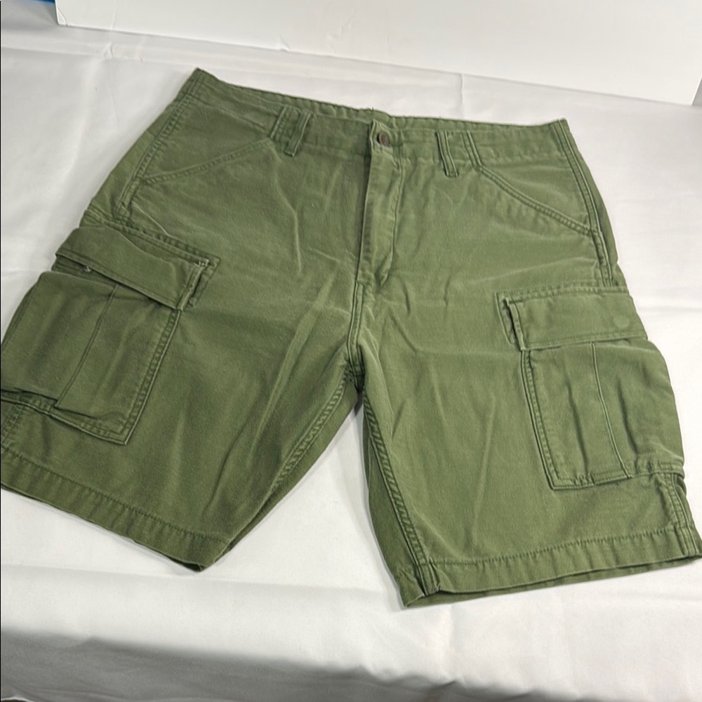 Levi's Green Cargo Shorts with Durable Cotton Blend